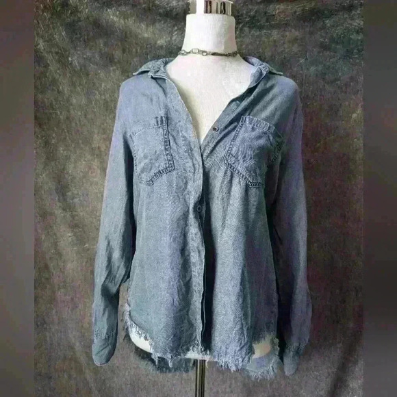 Velvet Heart Riley Chambray Button Down Shirt Small - Picture 4 of 6